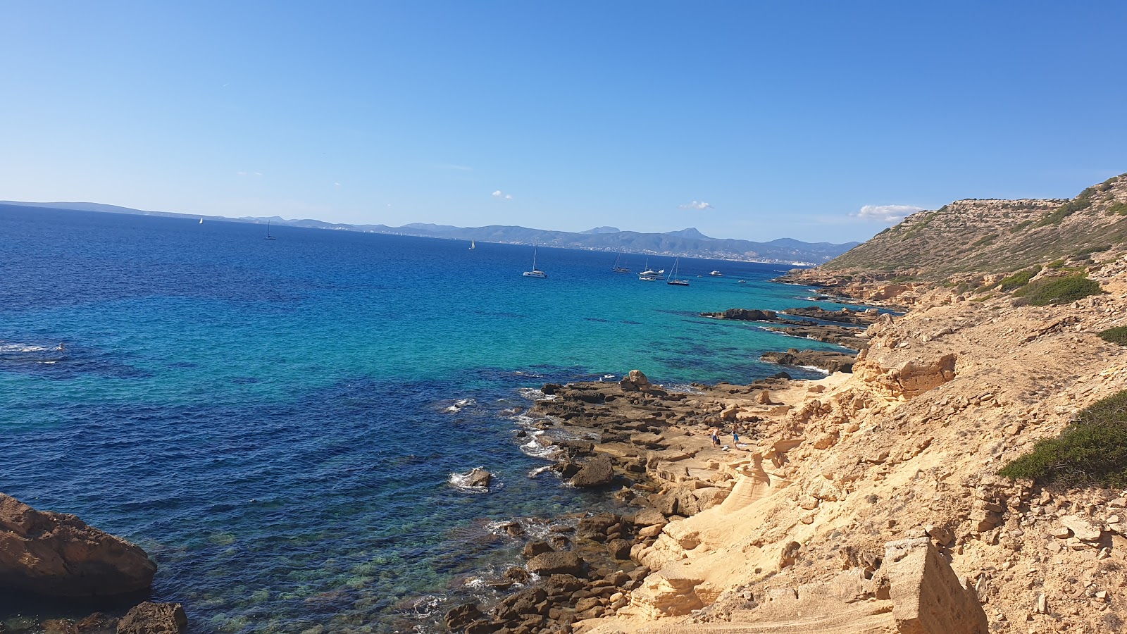 Foto av Playa Maioris med stenar yta