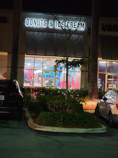 Donut Shop «YoNutz Donuts & Soft Serve Ice Cream & Frozen Yogurt», reviews and photos, 121 NW 136th Ave, Sunrise, FL 33325, USA
