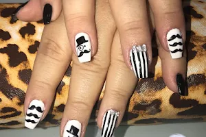 Reinas Nails image