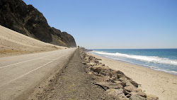 Thornhill Broome Beach'in fotoğrafı uçurumlarla desteklenmiş