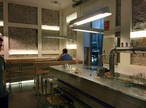 Fábrica Maravillas - Cervecería - C. de Valverde, 29, 28004 Madrid