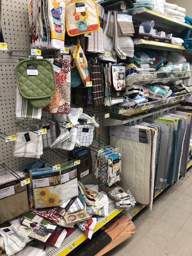 Home Goods Store «Dollar General», reviews and photos, 3427 Hillsborough Rd, Durham, NC 27705, USA