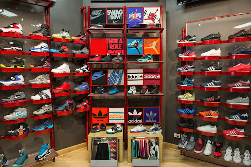 Shoe Store «Dream Town in Oak Park, Inc. D.B.A. Dream Town», reviews and photos, 4 W Madison St, Oak Park, IL 60302, USA