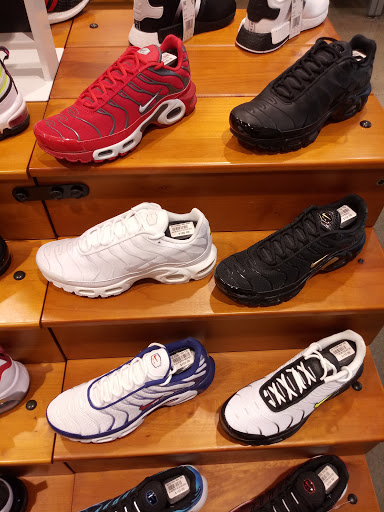 Shoe Store «Champs Sports», reviews and photos, 1665 State Hill Rd, Wyomissing, PA 19610, USA