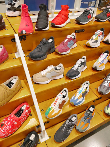 Shoe Store «Champs Sports», reviews and photos, 1665 State Hill Rd, Wyomissing, PA 19610, USA