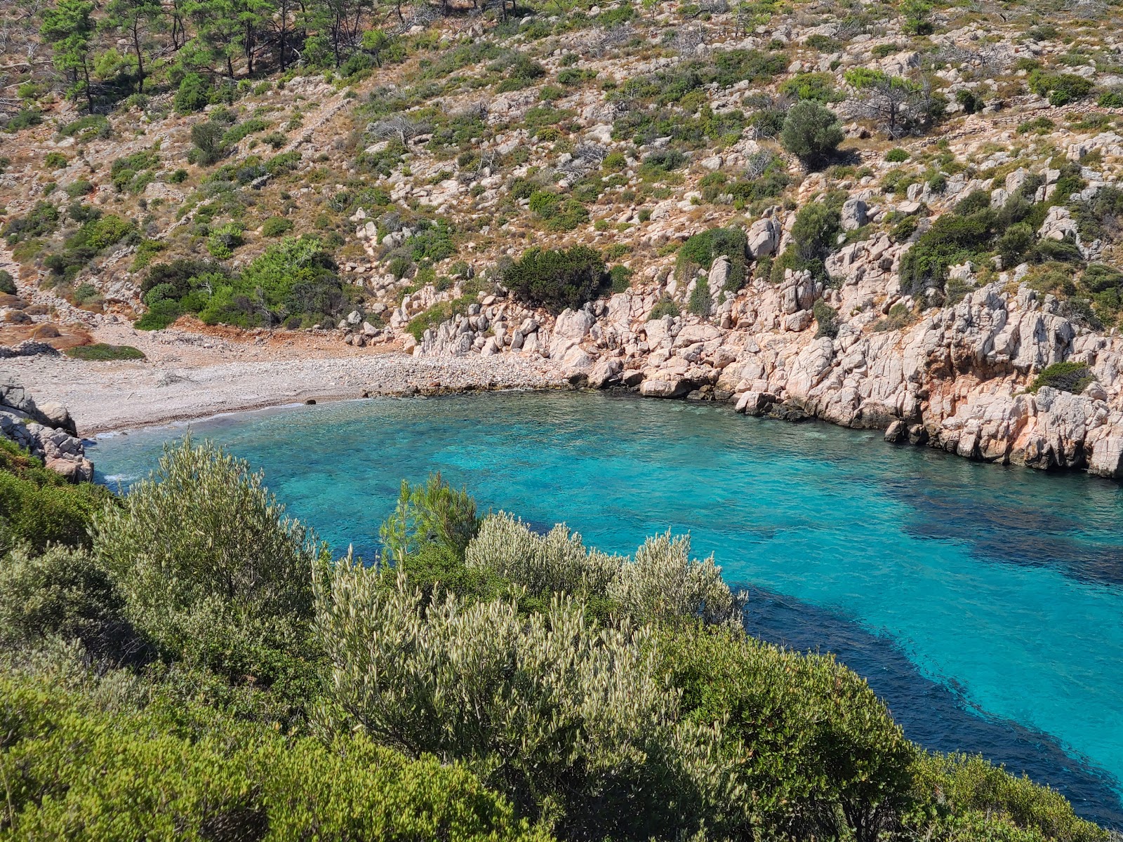 Foto di Kaminaki Beach con una costa dritta