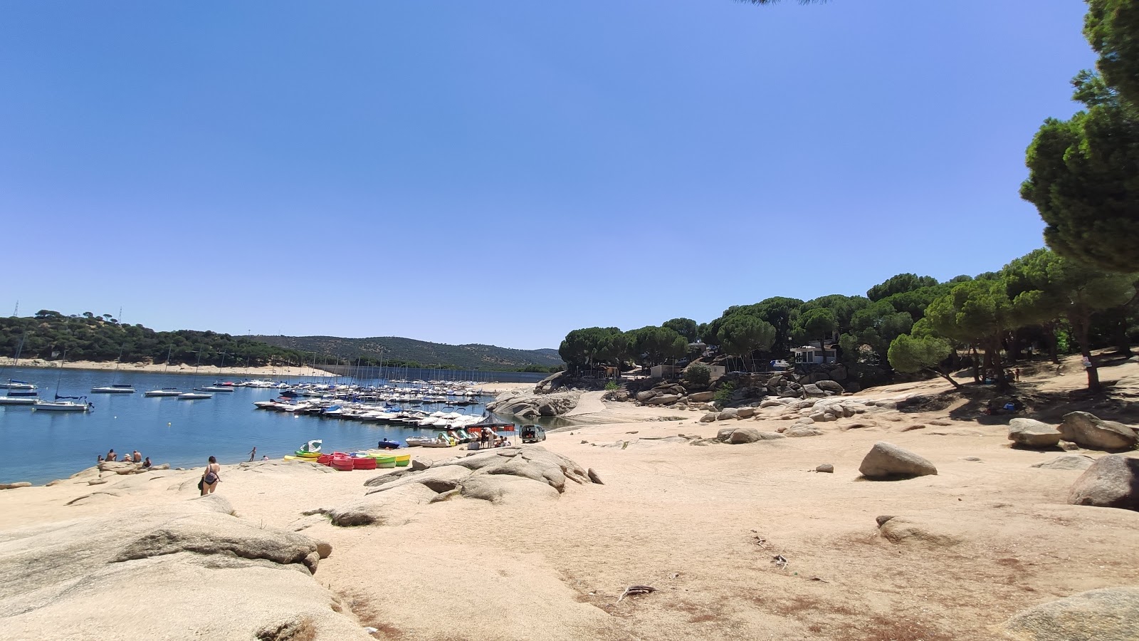 Foto di Zona de bano del embalse - luogo popolare tra gli intenditori del relax