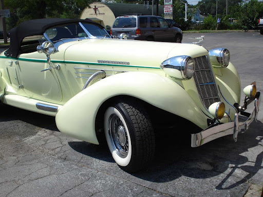 Auto Body Shop «Forrest Auto Body Inc», reviews and photos, 950 Villa St, Elgin, IL 60120, USA