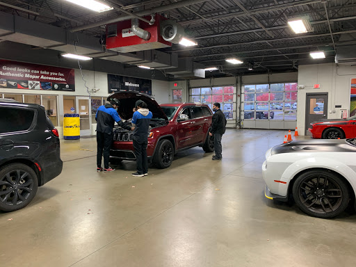 Jeep Dealer «Golling Chrysler Dodge Jeep Ram», reviews and photos, 2405 S Telegraph Rd, Bloomfield Hills, MI 48302, USA