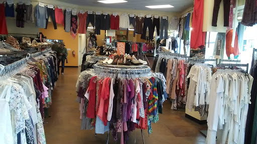 Used Clothing Store «Crossroads Trading Co», reviews and photos, 5901 College Ave, Oakland, CA 94618, USA