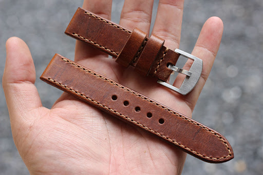 OVERWRIST LEATHER STRAP