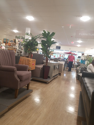 Department Store «T.J. Maxx & HomeGoods», reviews and photos, 221 N West End Blvd, Quakertown, PA 18951, USA