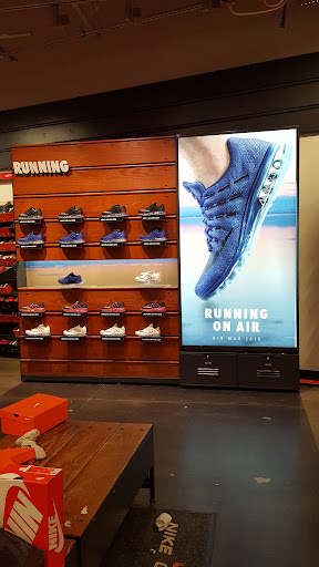 Clothing Store «Nike Factory Store», reviews and photos, 102 The Arches Cir, Deer Park, NY 11729, USA