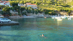 Foto di Zavala beach e l'insediamento
