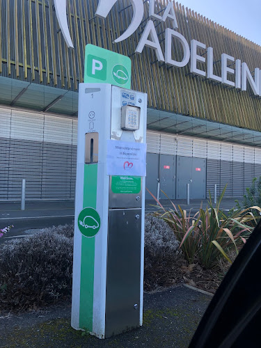 Borne de recharge de véhicules électriques CC La Madeleine Charging Station Saint-Malo