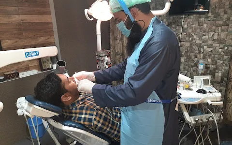𝗗𝗿. 𝗢𝗯𝗮𝗶𝗱 𝗞𝗵𝘂𝗿𝘀𝗵𝗲𝗲𝗱'𝘀 𝗢𝗿𝘁𝗵𝗼𝗱𝗼𝗻𝘁𝗶𝗰 𝗖𝗹𝗶𝗻𝗶𝗰 𝗮𝗻𝗱 𝗜𝗺𝗽𝗹𝗮𝗻𝘁 𝗖𝗲𝗻𝘁𝗲𝗿-Best dentist/Aligner/Implant/Orthodontist in Srinagar image