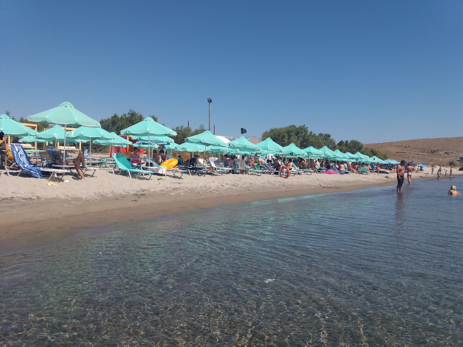 Fotografie cu Evgatis Beach cu o suprafață de apa pură turcoaz