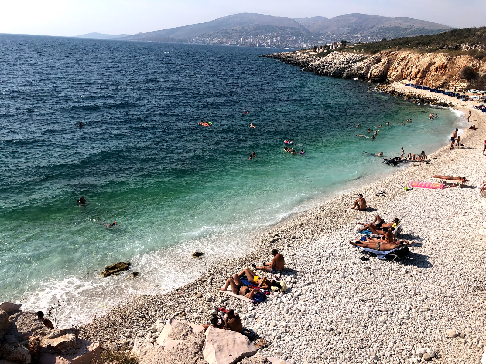 Foto de Gjiri i Midhjeve área parcialmente de hotel