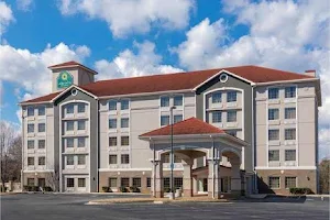 La Quinta Inn & Suites by Wyndham Atlanta Douglasville image