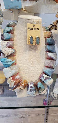 Jewelry Store «Knock Knock Boutique», reviews and photos, 110 W Chocolate Ave, Hershey, PA 17033, USA