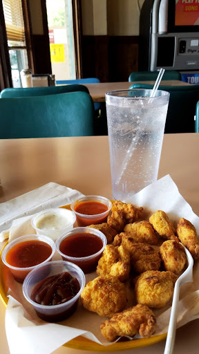 Pizza Restaurant «Round Table Pizza», reviews and photos, 550 Montecito Center, Santa Rosa, CA 95405, USA