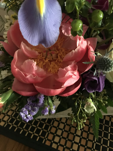 Gift Shop «Avenue Flower Shop», reviews and photos, 10632 S Cicero Ave, Oak Lawn, IL 60453, USA