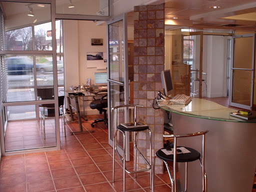 Used Car Dealer «Autobahn», reviews and photos, 1111 Westport Rd, Kansas City, MO 64111, USA