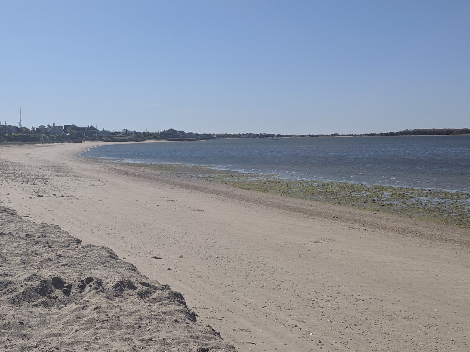 Colonial Acres Beach'in fotoğrafı - rahatlamayı sevenler arasında popüler bir yer