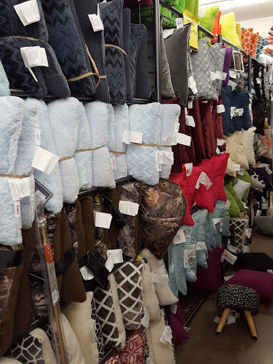 Discount Store «Fallas Paredes Discount Stores», reviews and photos, 26 E Baseline Rd #110, Phoenix, AZ 85040, USA