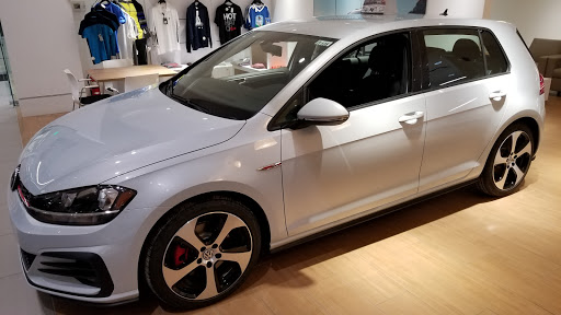 Volkswagen Dealer «Elgin Volkswagen», reviews and photos, 2630 Auto Mall Dr, Elgin, IL 60124, USA