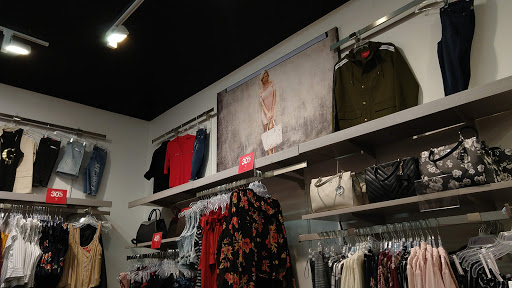 Clothing Store «GUESS Factory», reviews and photos, 1001 N Arney Rd #804, Woodburn, OR 97071, USA