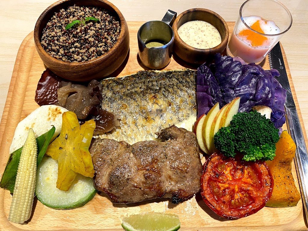 腰果花砧板原食料理 的照片