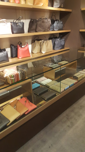 Shopping Mall «Vacaville Premium Outlets», reviews and photos, 321 Nut Tree Rd, Vacaville, CA 95687, USA