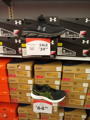 Shoe Store «Shoe Carnival», reviews and photos, 354 S Randall Rd, South Elgin, IL 60177, USA