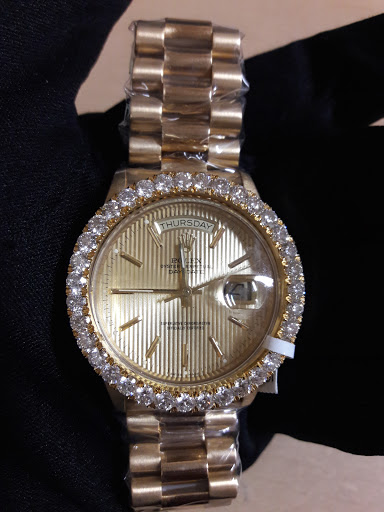 Jewelry Store «Torres Omar Jewelers», reviews and photos, 2624 N Milwaukee Ave, Chicago, IL 60647, USA