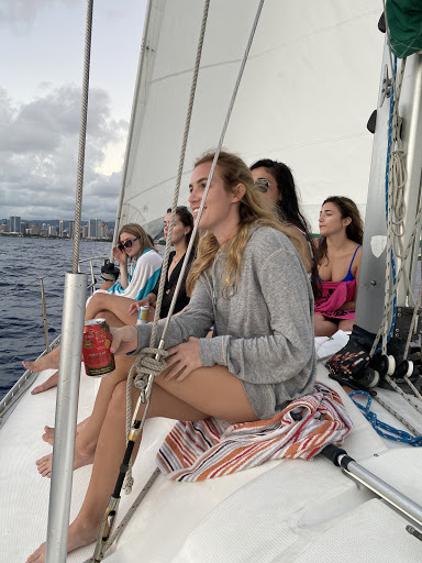 Honolulu sailing company