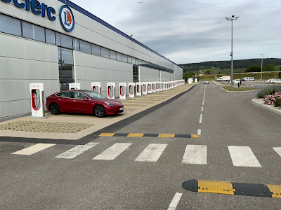 Tesla Supercharger à Beaune