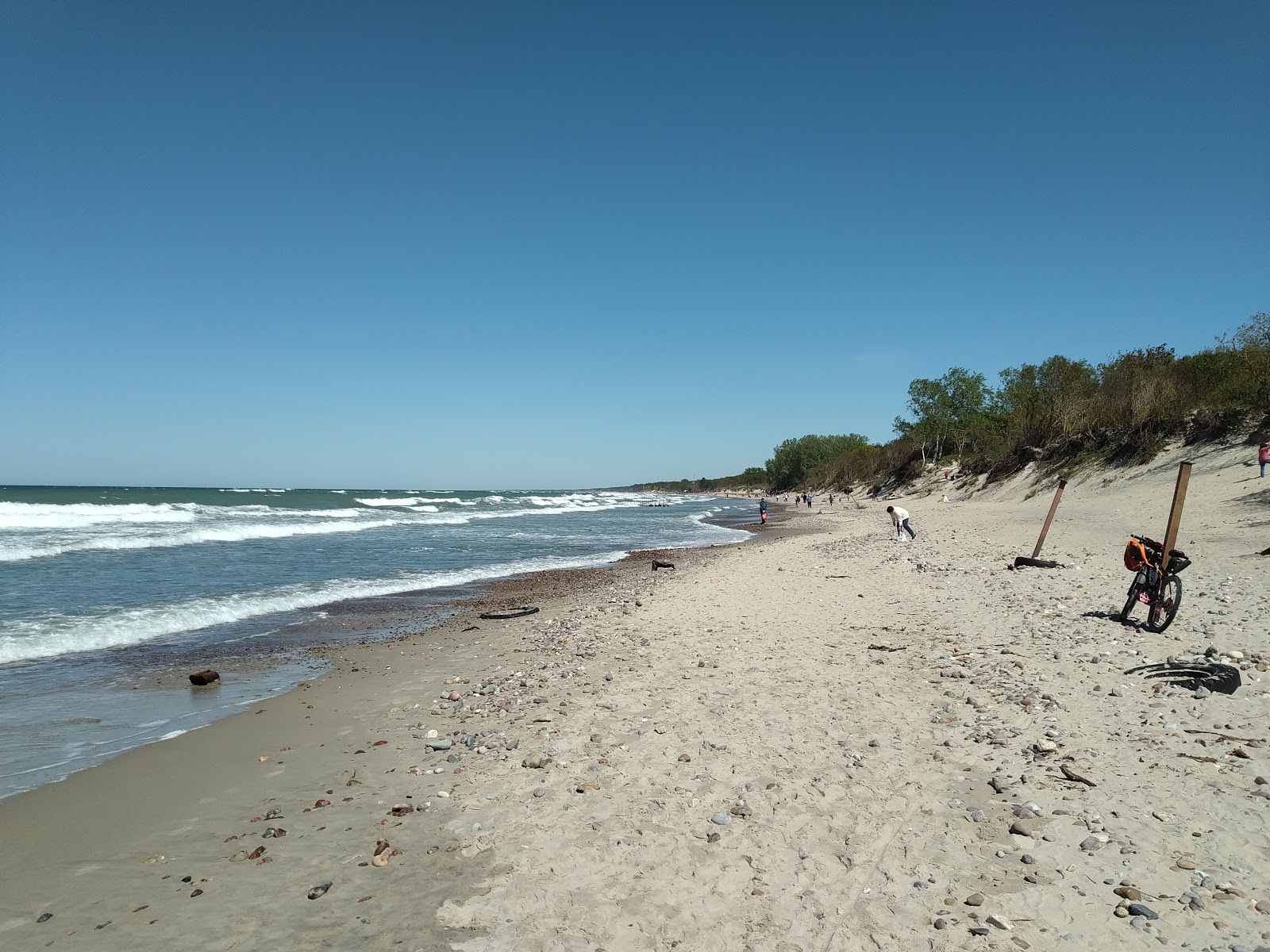 Valokuva Skovorodka beachista. pinnalla kirkas hiekka:n kanssa