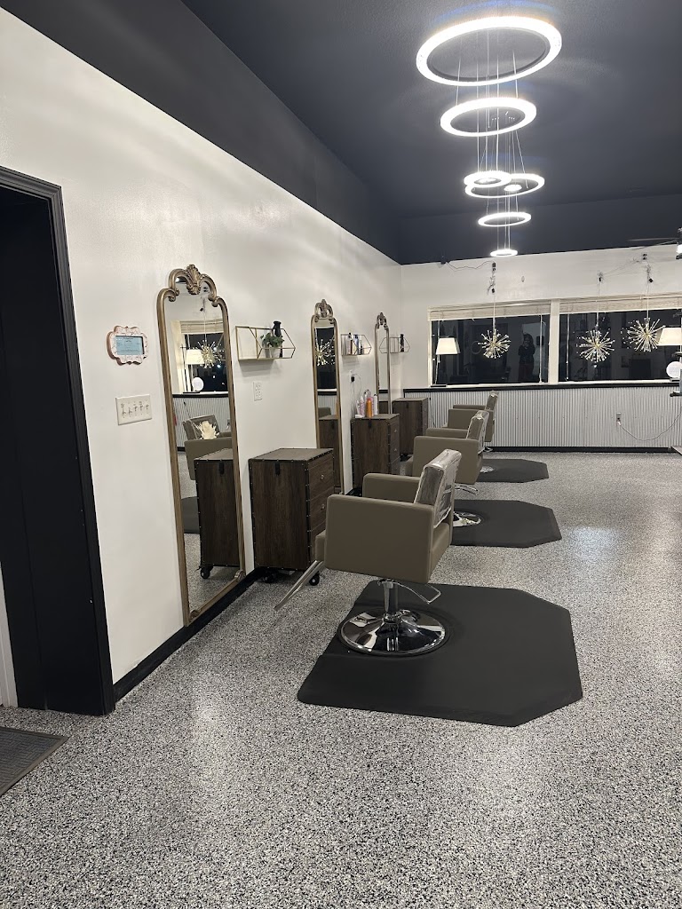 800 Main Salon 66025