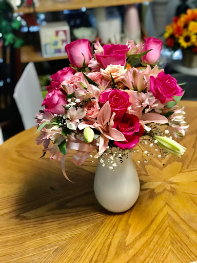 Florist «A Royal Bloom Flowers & Gifts», reviews and photos, 7252 W Oakland Park Blvd, Lauderhill, FL 33313, USA