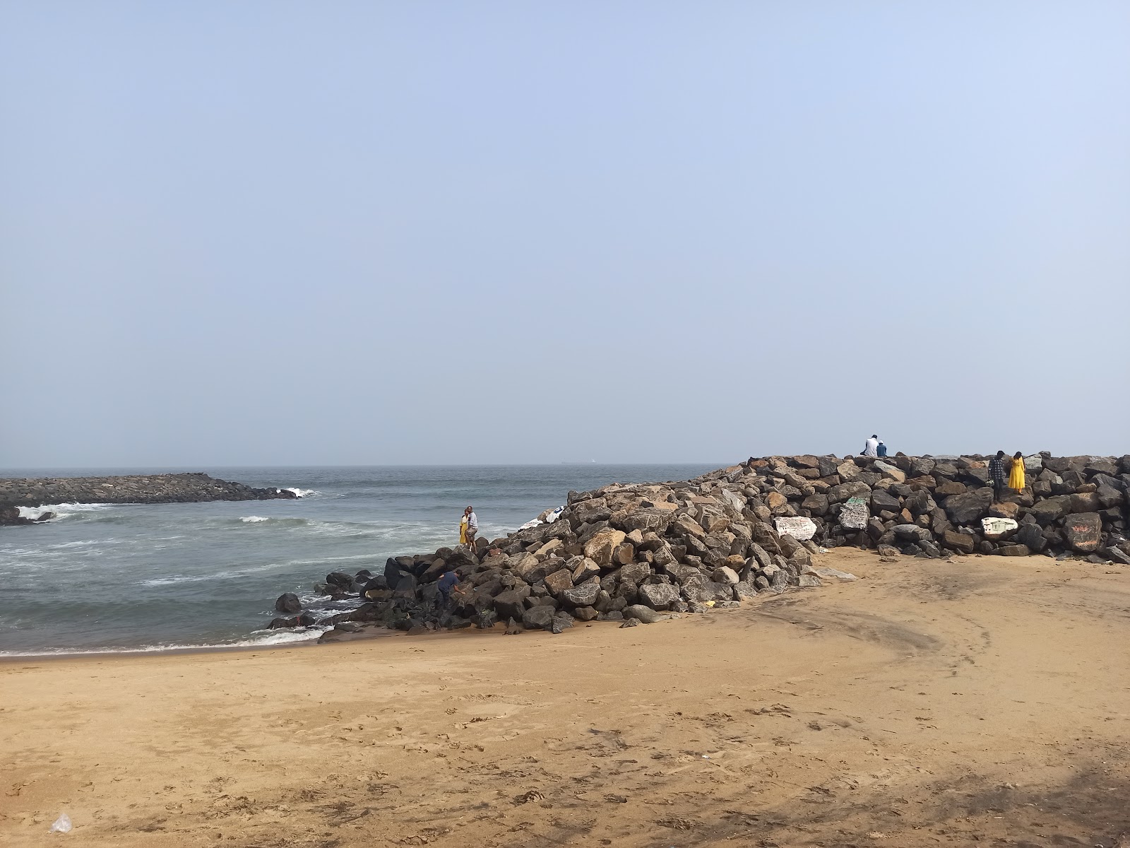 Foto von Ennore Thazankuppam Breakwater Beach View - beliebter Ort unter Entspannungskennern