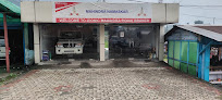 Mahindra Iconic Automobiles, Showroom   Roing