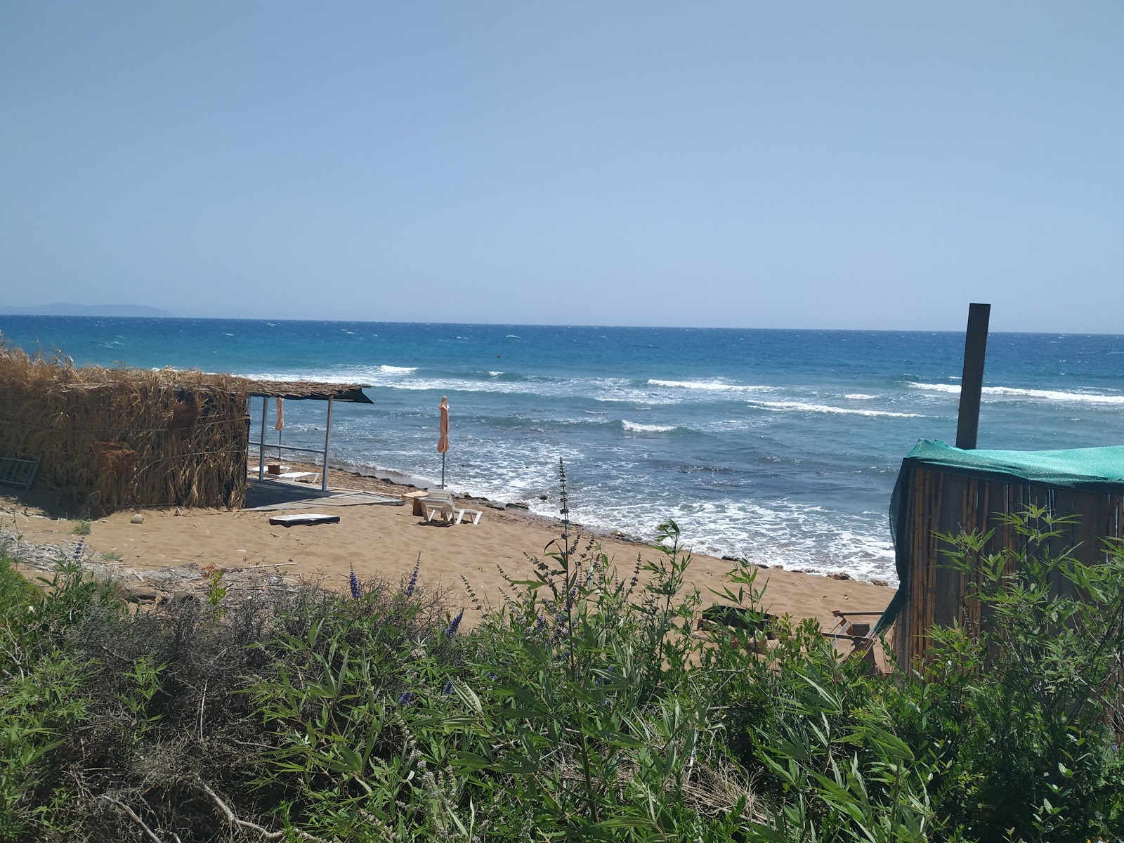 Photo de Small beach Kritika avec un niveau de propreté de partiellement propre
