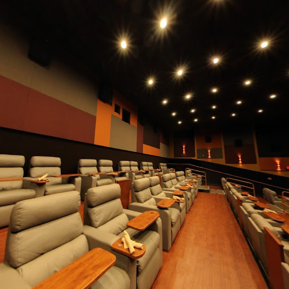 Reviews Showcase Superlux Chestnut Hill Movie Theater In Massachusetts Trustreviewerscom