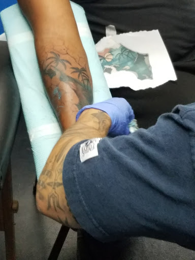 Tattoo Shop «Yes, It Hurts! and American Tradition Tattoos», reviews and photos, 14 SC-128, Beaufort, SC 29906, USA