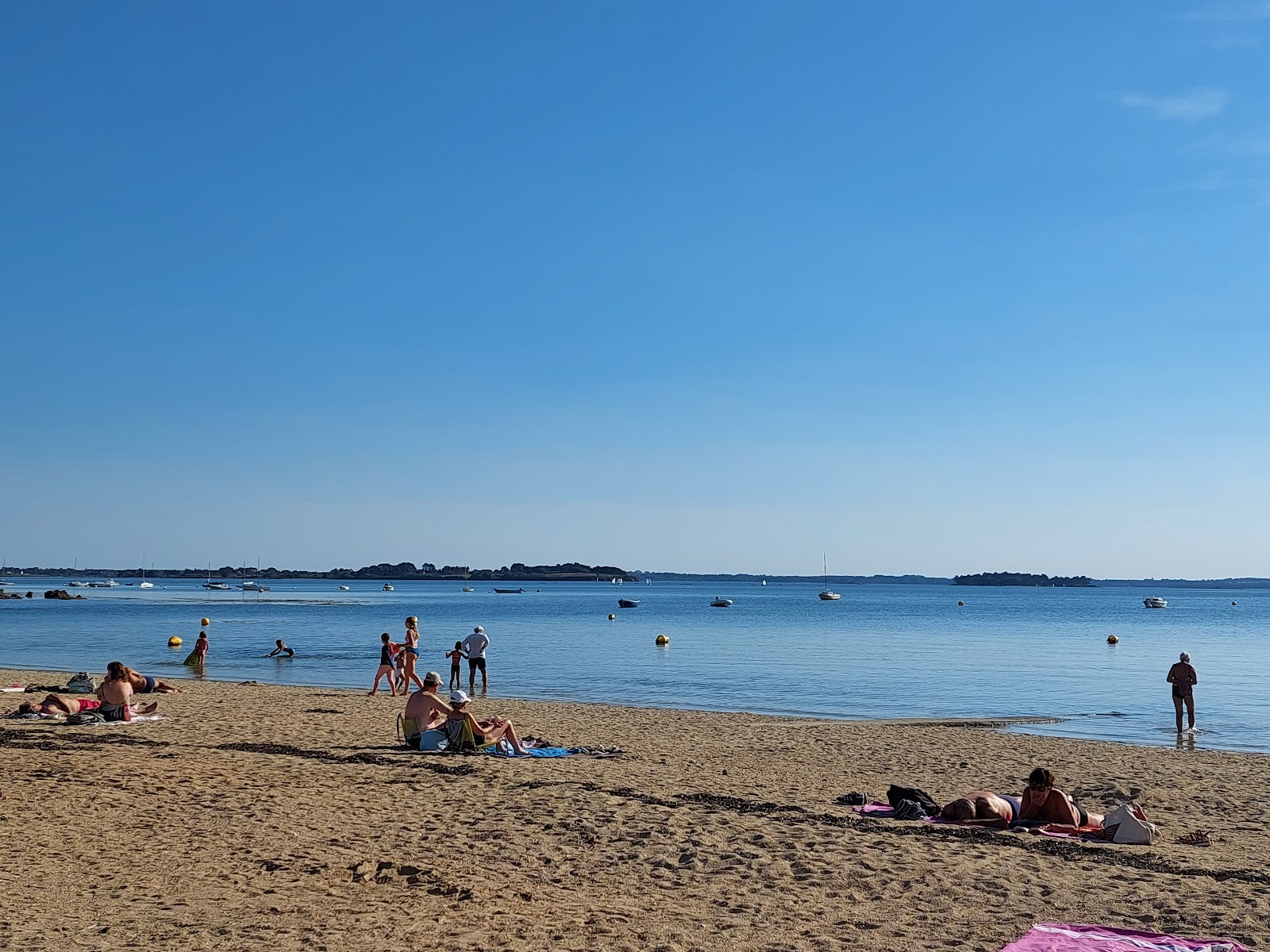 Plage de Mousterian'in fotoğrafı düz ve uzun ile birlikte