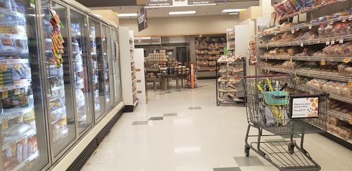 Grocery Store «Stop & Shop», reviews and photos, 700 Pleasant St, Watertown, MA 02472, USA