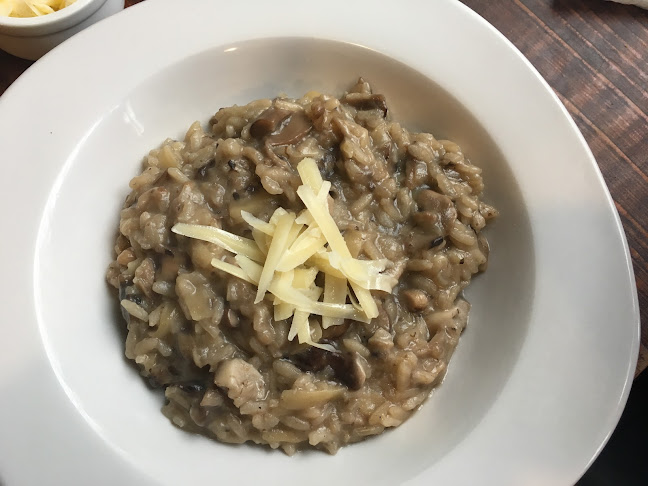 http://www.elarbolrestaurant.cl/