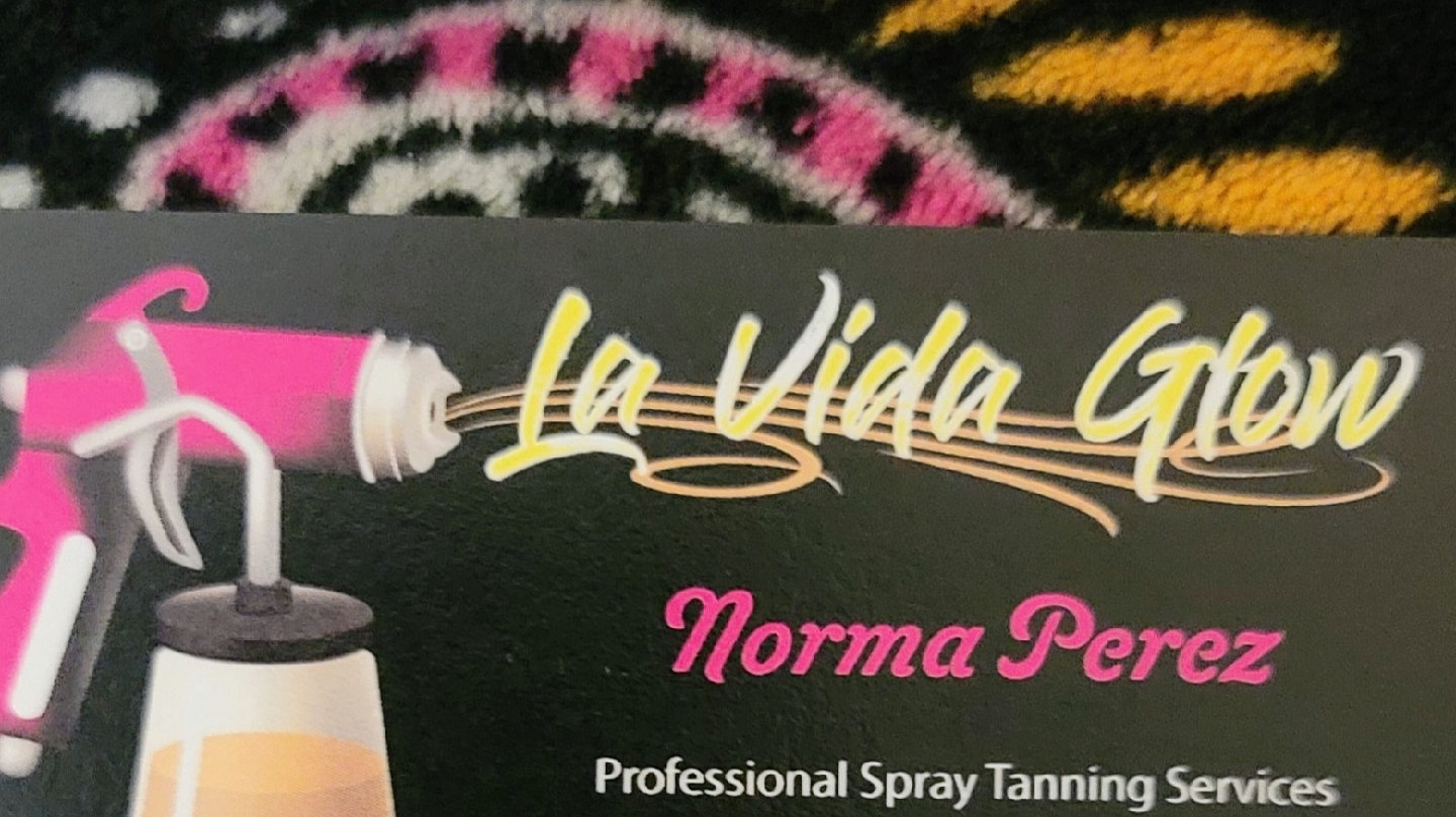 La Vida Glow Profesional Spray Tanning Exclusively at Hues Salon