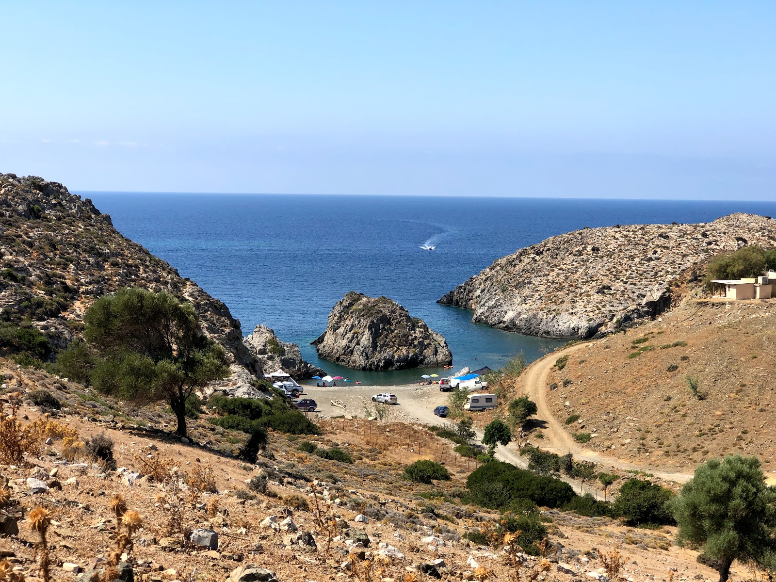 Fotografija Stena beach z sivi kamenček površino